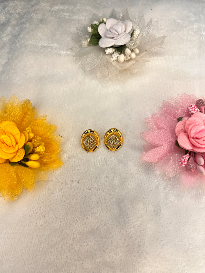 Elegant Gold Oval CZ Stud Earrings – Premium Everyday Jewellery